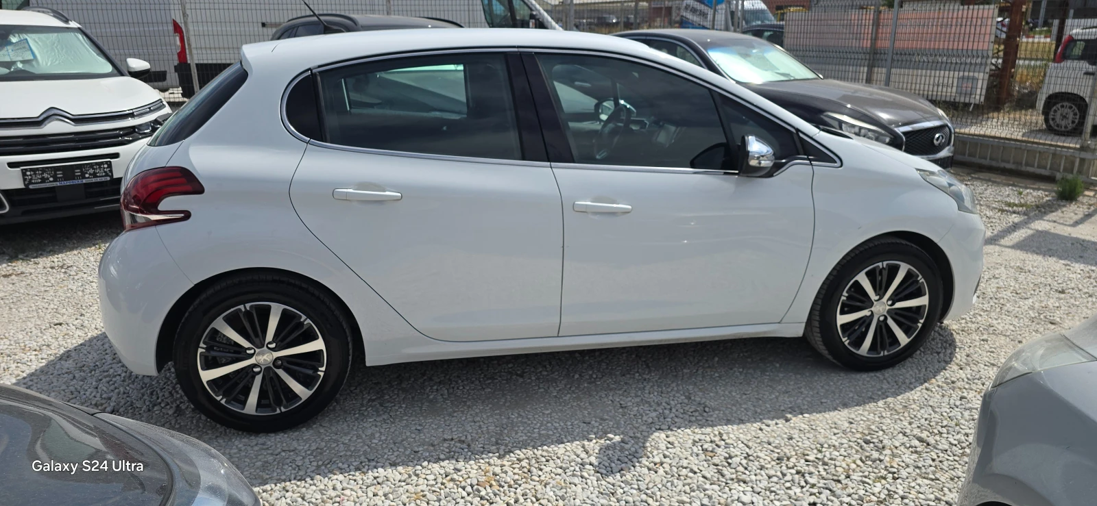 Peugeot 208 1.2 BENZIN NAVI CAMERA CAR PLAY 130000км 100% - изображение 6