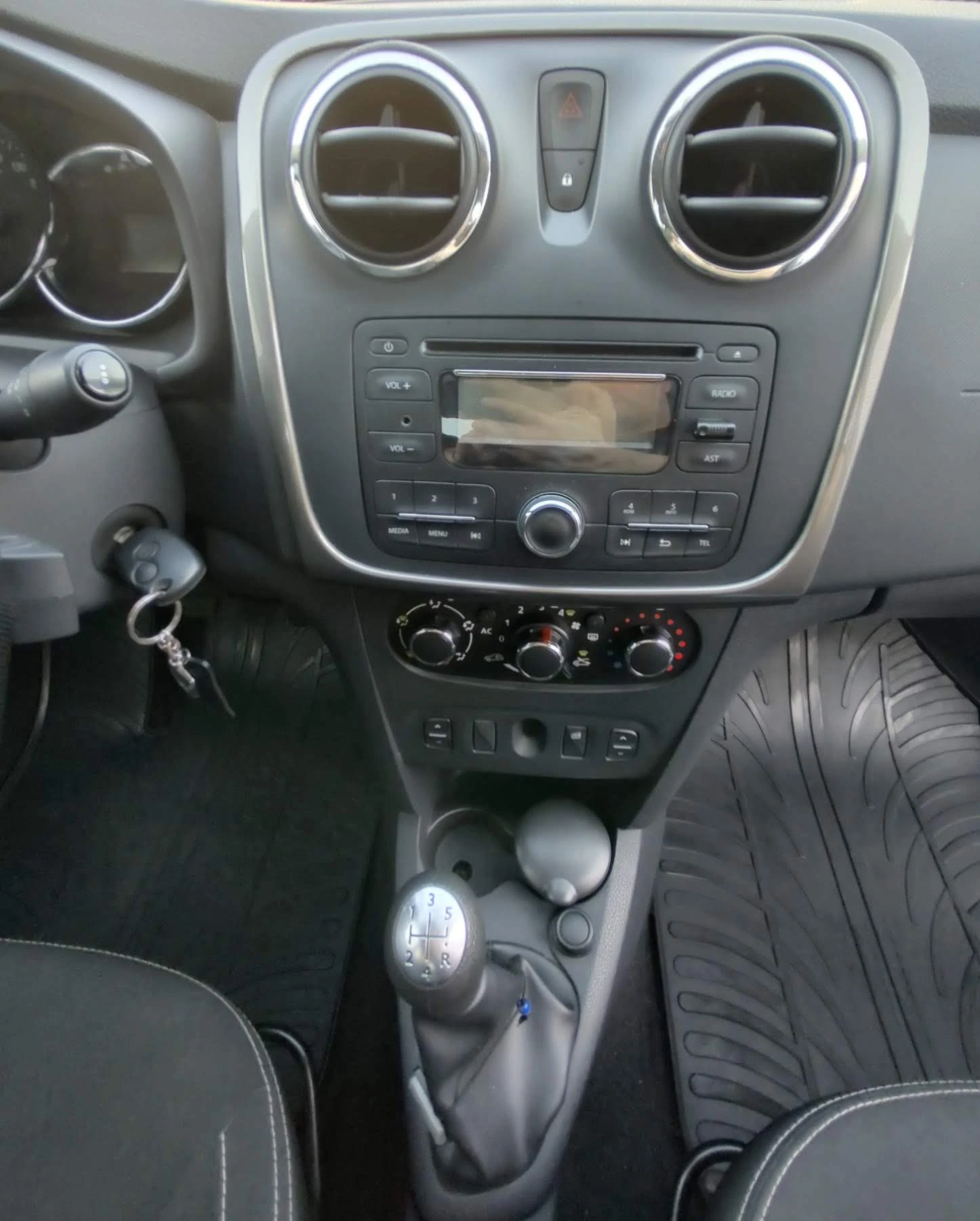 Dacia Logan Lodan II, 1.5 dCi, 90 �.�. 4+ 1 ����� | Mobile.bg � ����������� 14