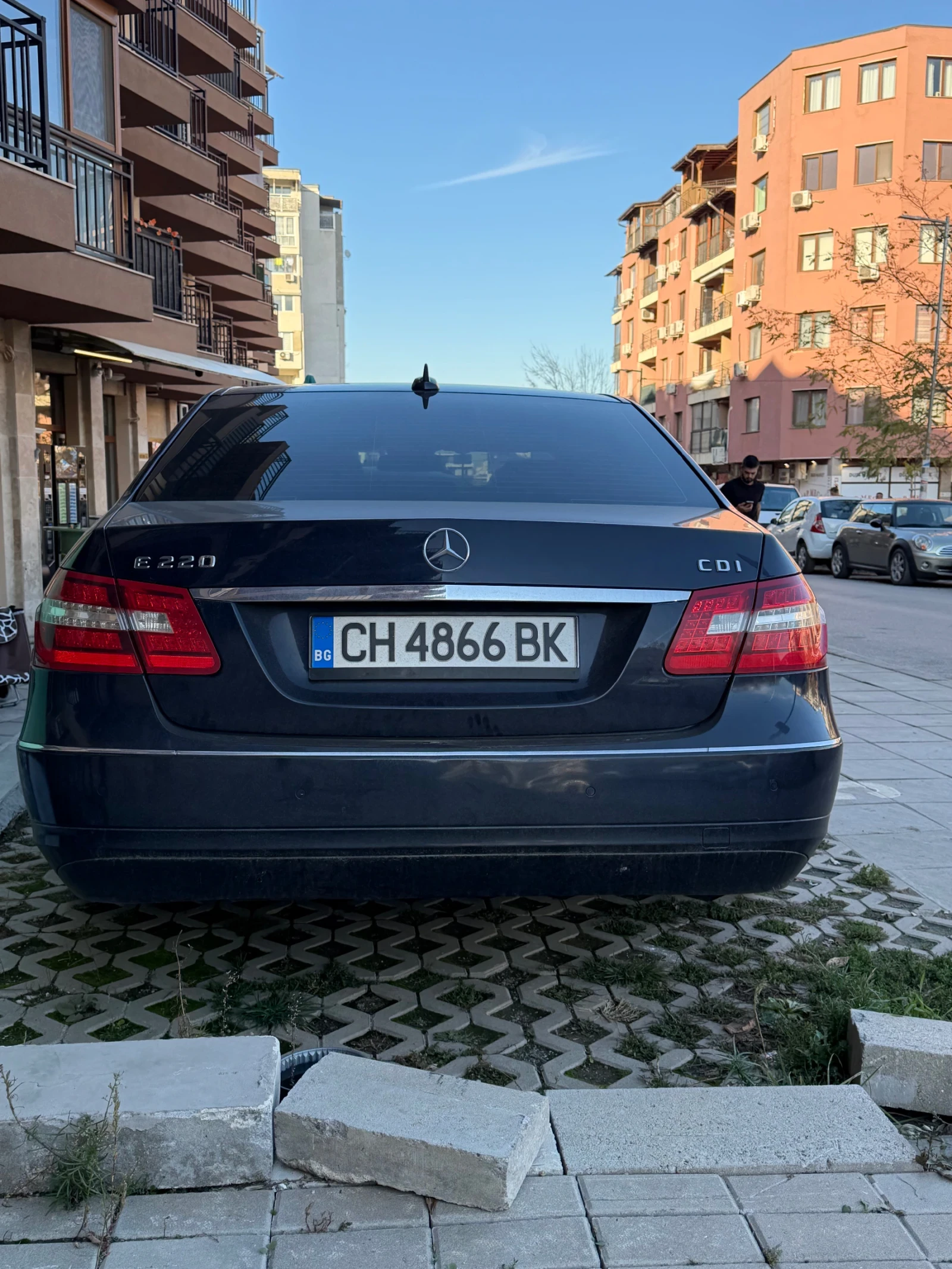 Mercedes-Benz E 220  - изображение 2