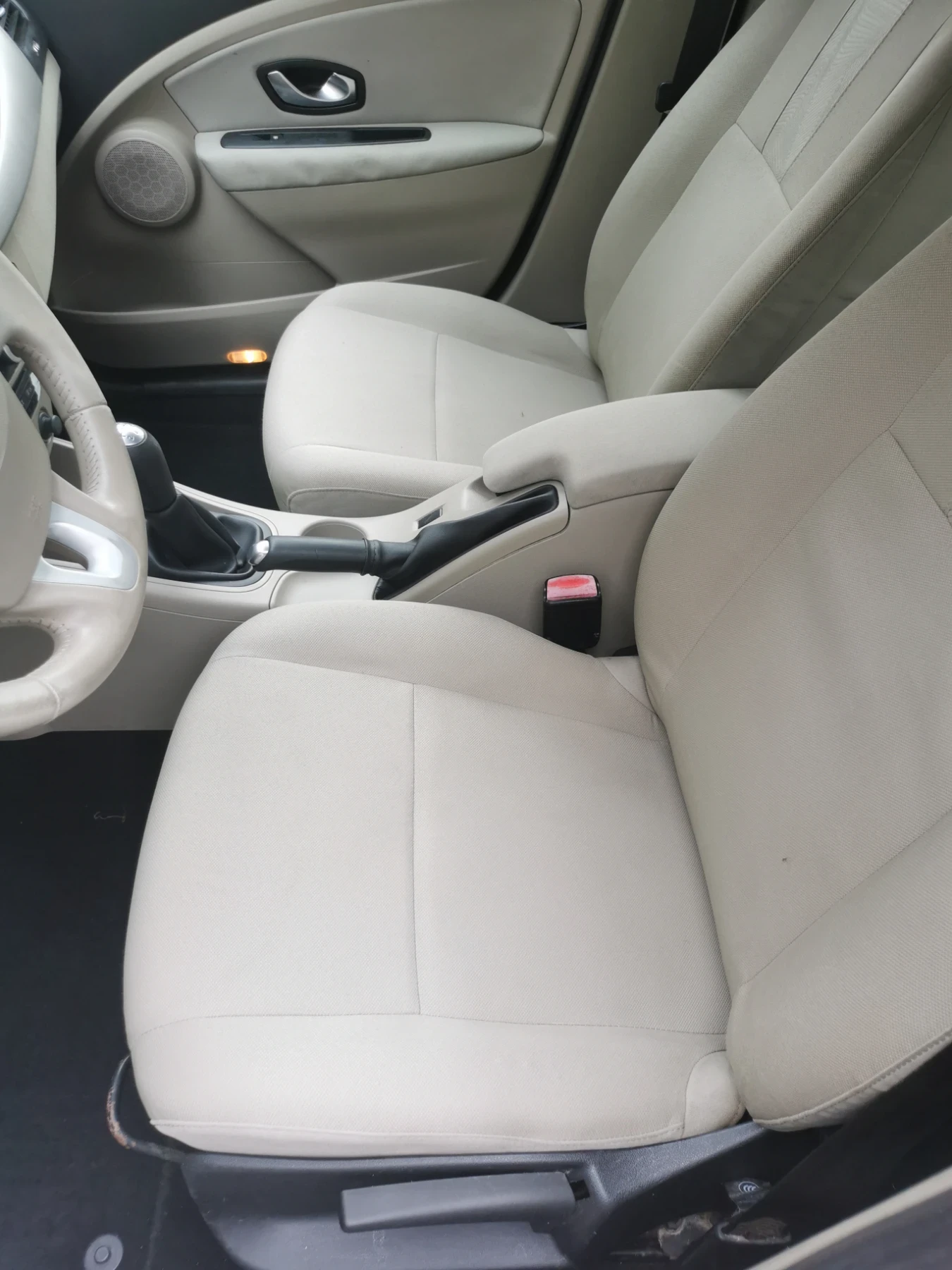 Renault Fluence 1.6 бензин , снимка 10 - Автомобили и джипове - 53642027