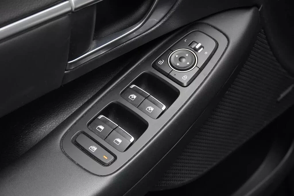 Hyundai Sonata Luxury FWD* АвтоКредит* (Цена до БГ), снимка 9 - Автомобили и джипове - 53849657