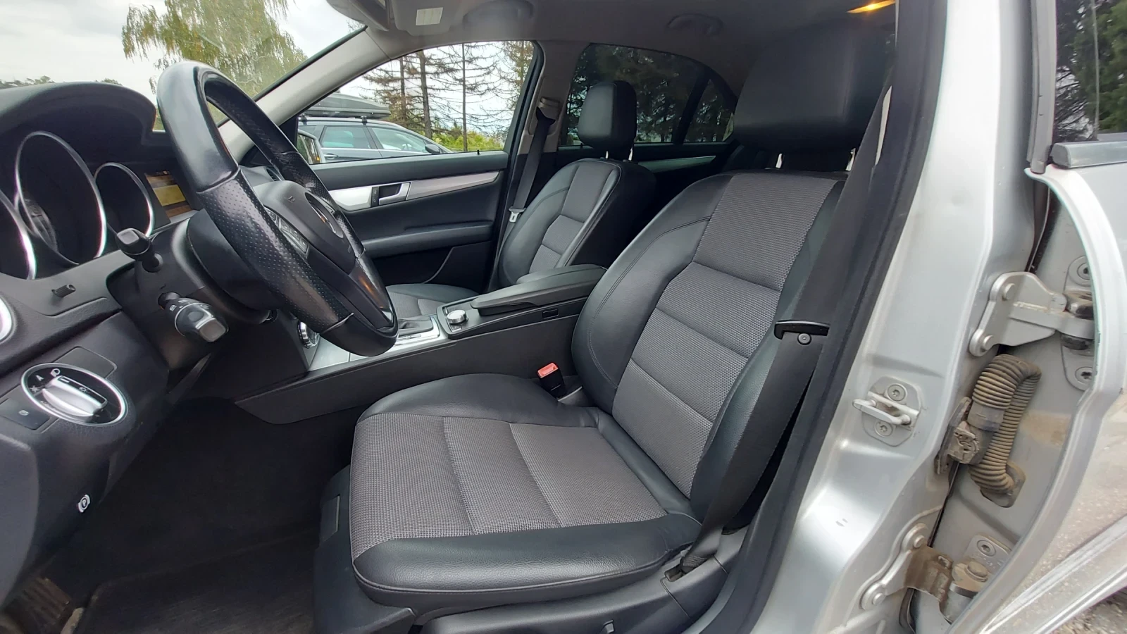 Mercedes-Benz C 250, снимка 10 - Автомобили и джипове - 54039957