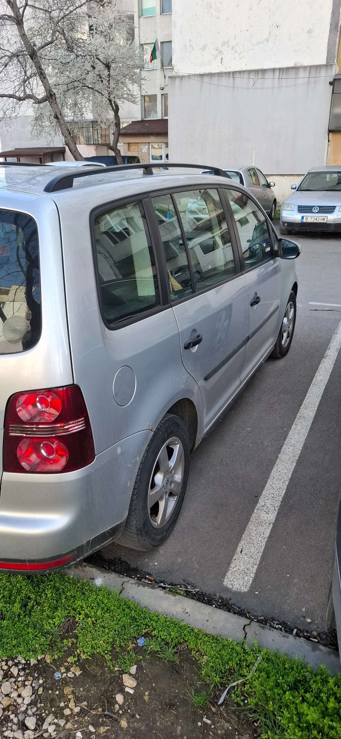 VW Touran, снимка 9 - Автомобили и джипове - 54080845