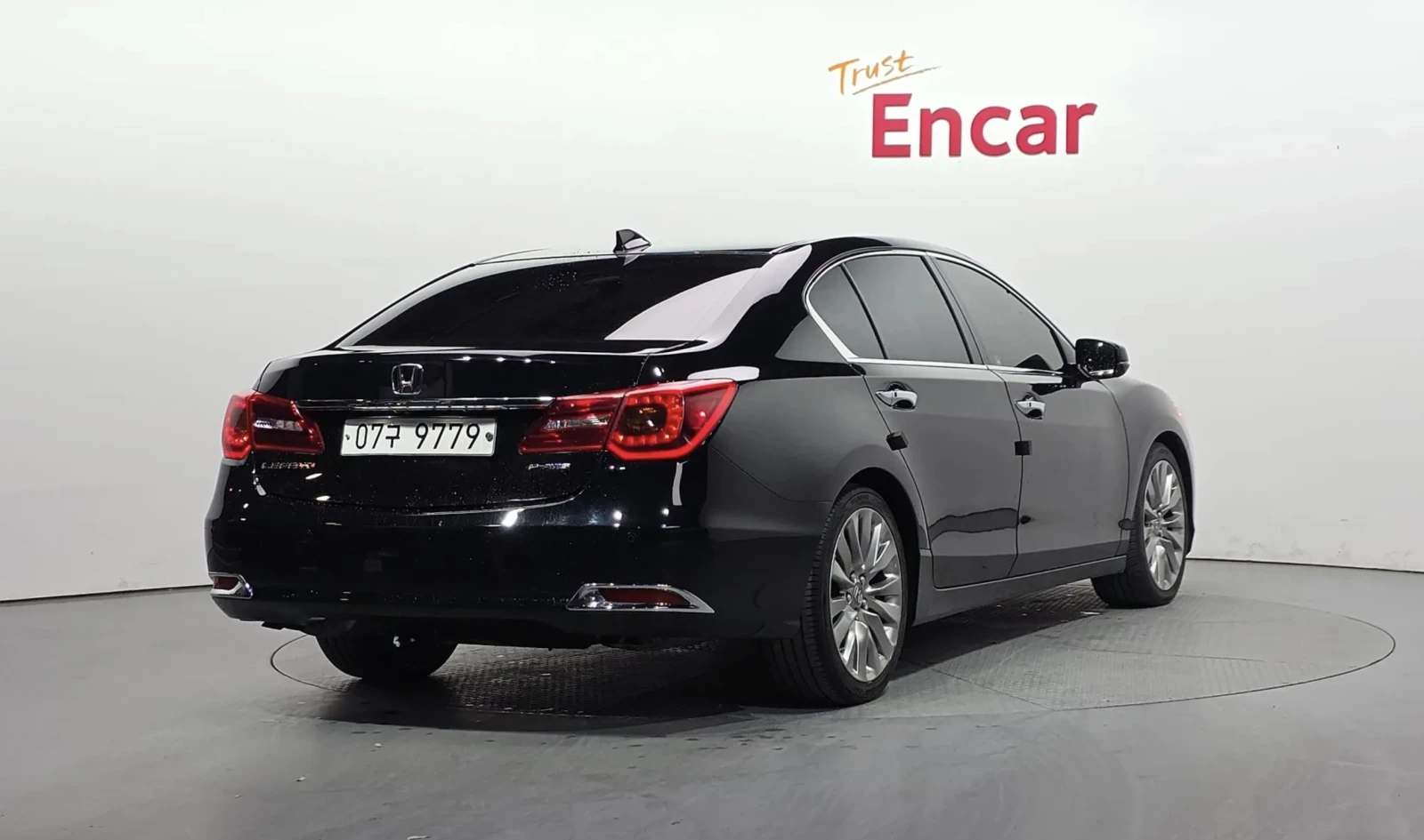 Honda Legend 3.6 V6/ОБДУХВАНЕ/ЩОРА/360 КАМЕРИ, снимка 2 - Автомобили и джипове - 54137340