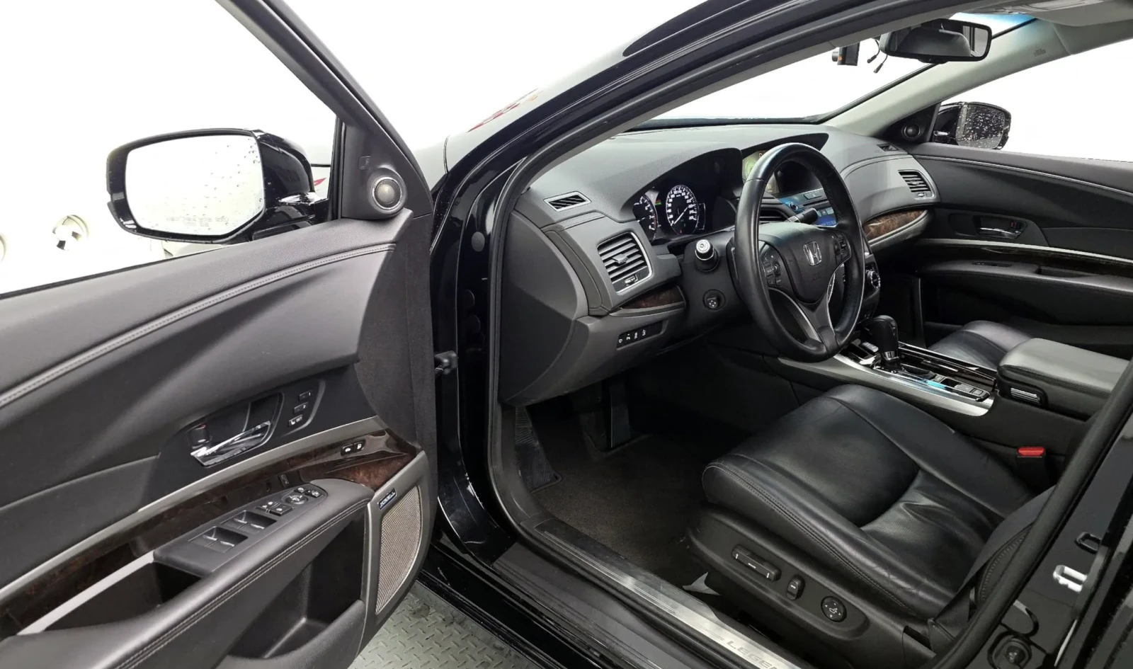 Honda Legend 3.6 V6/ОБДУХВАНЕ/ЩОРА/360 КАМЕРИ, снимка 9 - Автомобили и джипове - 54137340