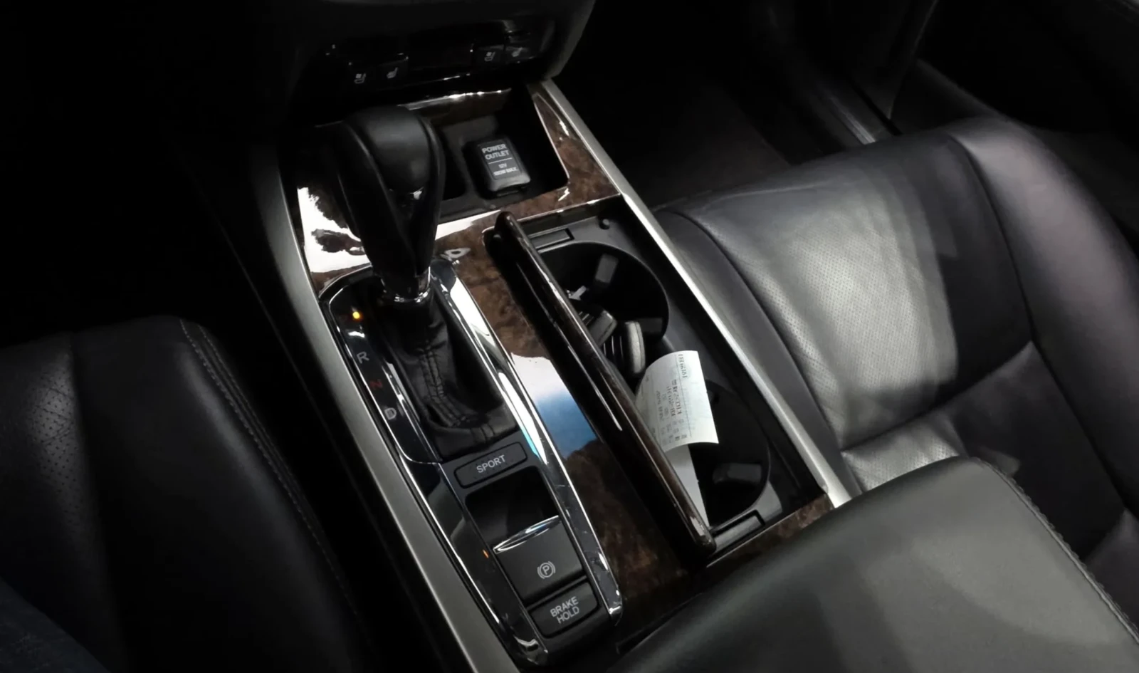 Honda Legend 3.6 V6/ОБДУХВАНЕ/ЩОРА/360 КАМЕРИ, снимка 8 - Автомобили и джипове - 54137340