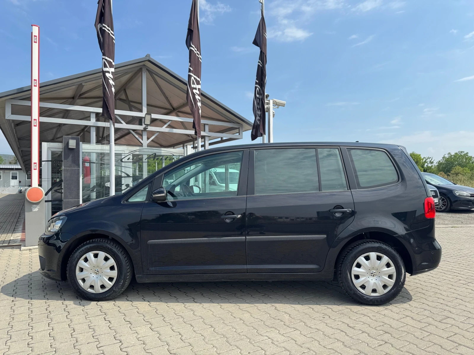 VW Touran 1.6TDI#НАПЪЛНО ОБСЛУЖЕН#ТОП СЪСТОЯНИЕ, снимка 6 - Автомобили и джипове - 55156270