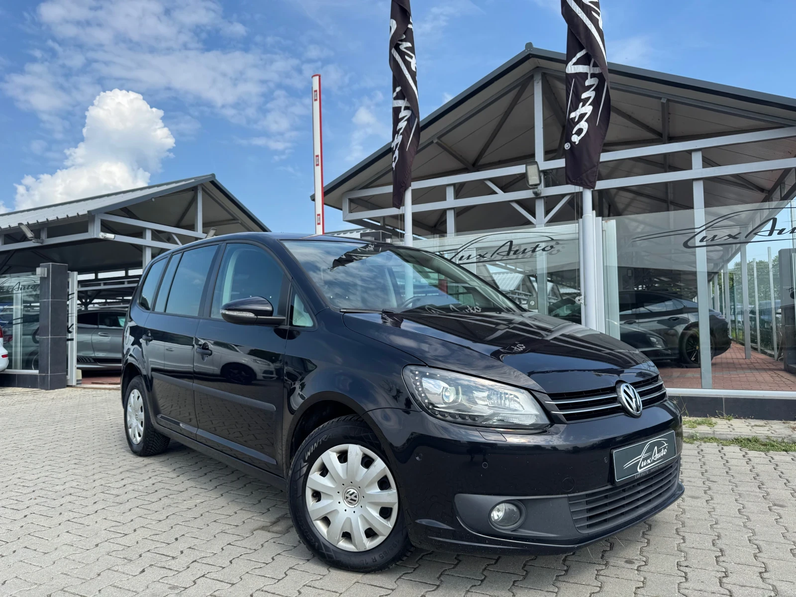VW Touran 1.6TDI#НАПЪЛНО ОБСЛУЖЕН#ТОП СЪСТОЯНИЕ, снимка 2 - Автомобили и джипове - 55156270