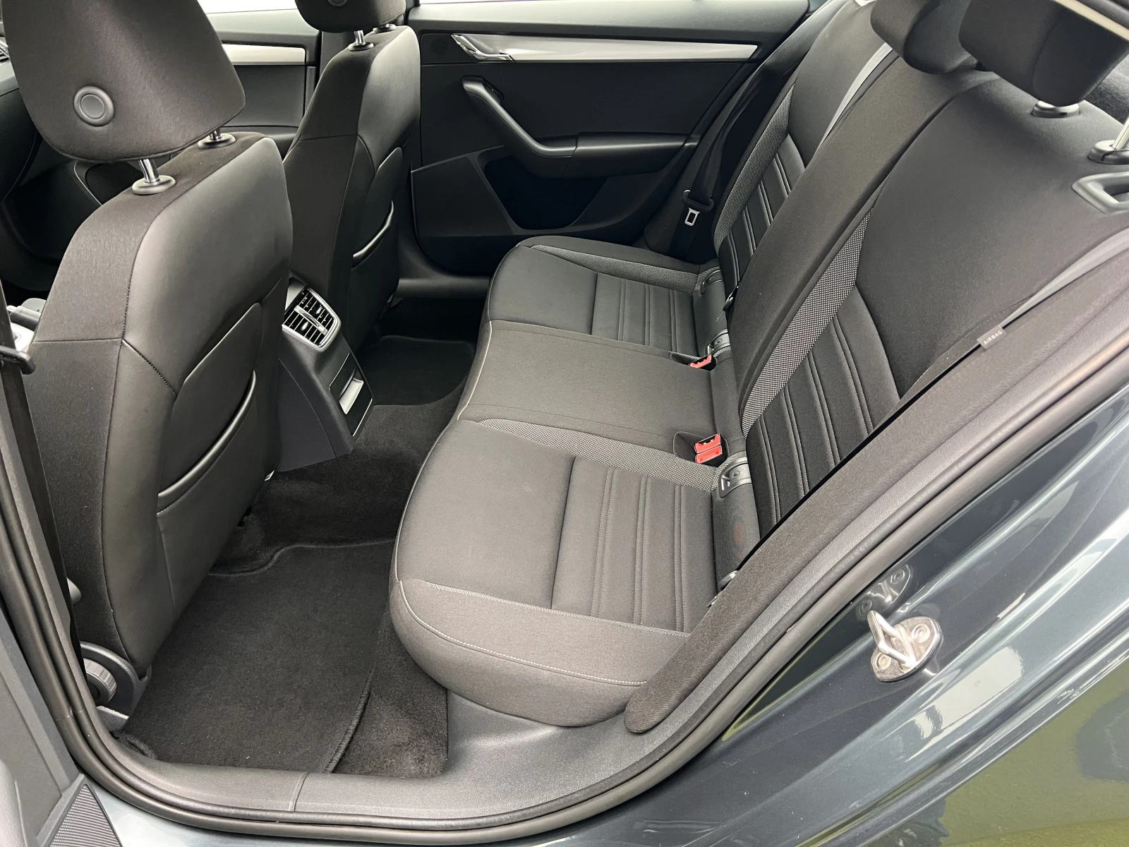 Skoda Octavia AMBITION/1.6TDI/116k.c./5MT, снимка 10 - Автомобили и джипове - 55650189