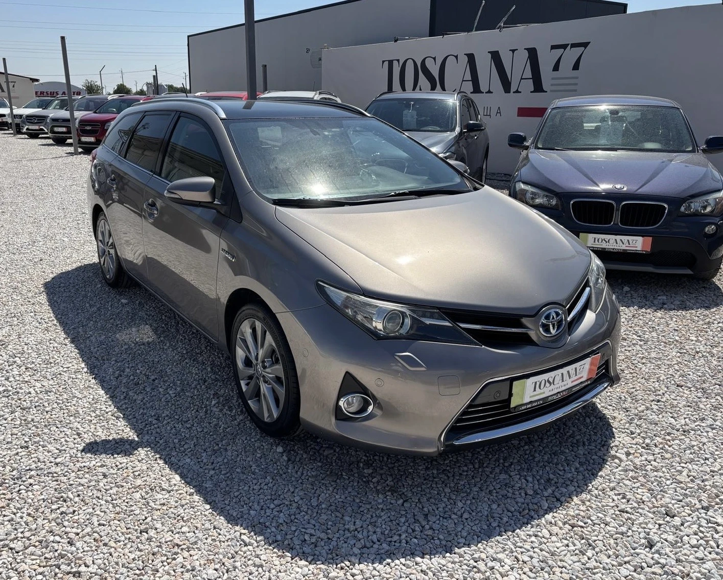 Toyota Auris 1.8* HYBRID* Навигация* Подгрев* Панорама* Кожа