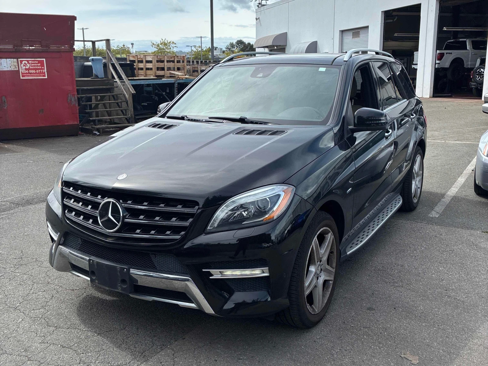 Mercedes-Benz ML 550  / Harman Kardon / DISTRONIC / CARFAX 