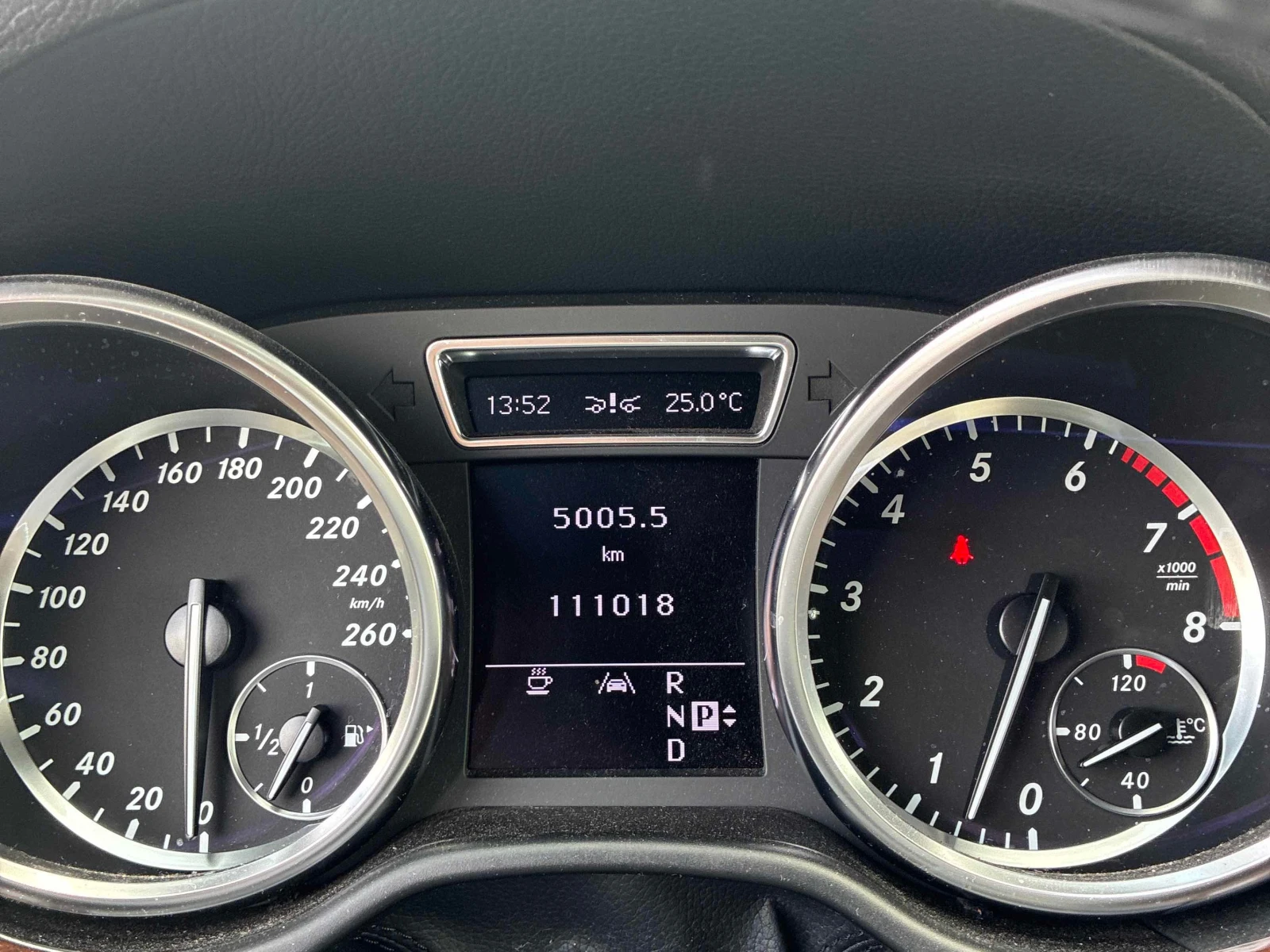 Mercedes-Benz ML 550  / Harman Kardon / DISTRONIC / CARFAX , снимка 8 - Автомобили и джипове - 55884342