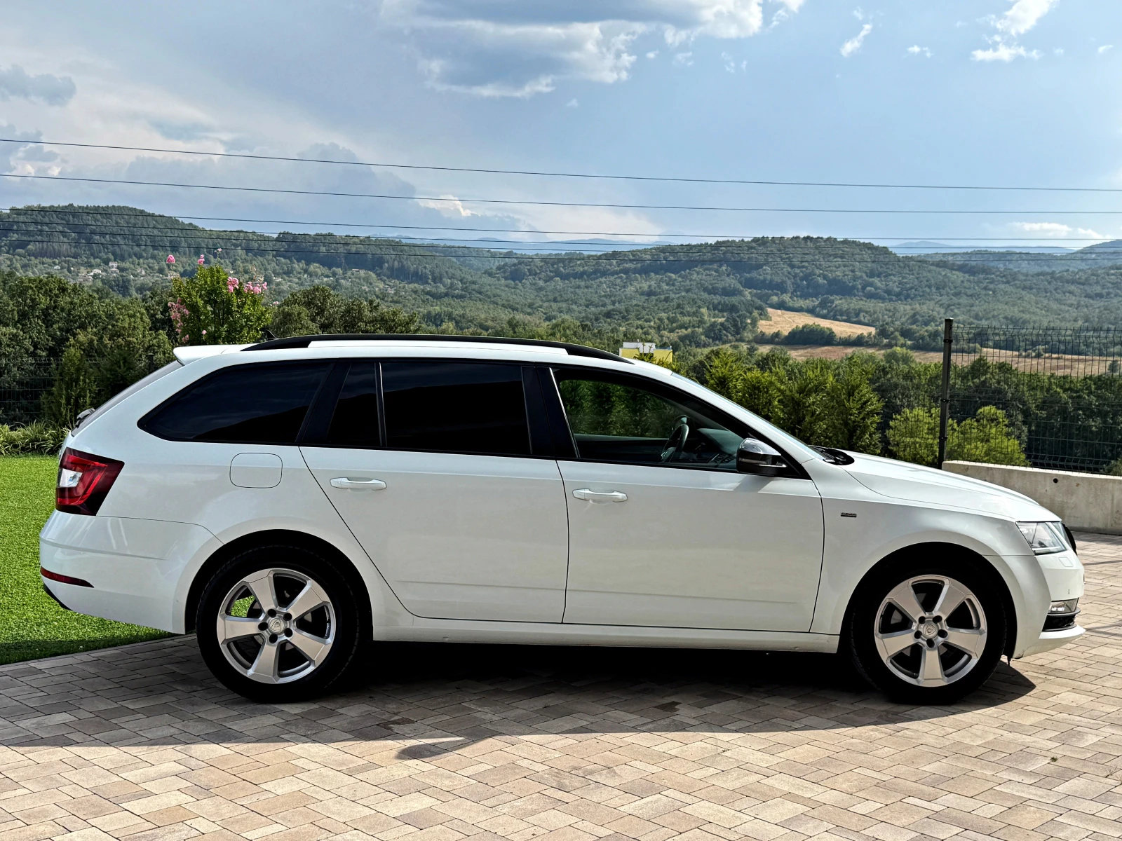 Skoda Octavia 2.0 TDI 150PS/DSG/FULL LED/DISTRONIC/ПОДГРЕВ, снимка 4 - Автомобили и джипове - 56245719