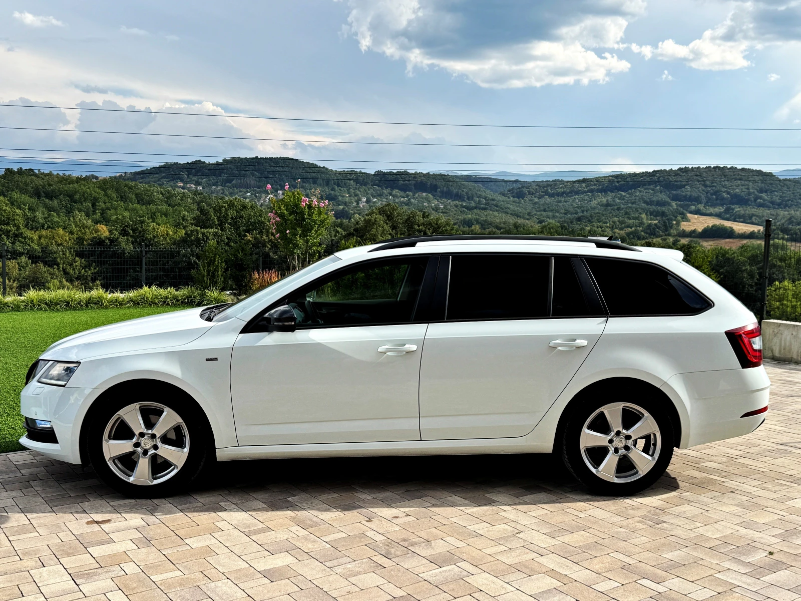 Skoda Octavia 2.0 TDI 150PS/DSG/FULL LED/DISTRONIC/ПОДГРЕВ, снимка 8 - Автомобили и джипове - 56245719