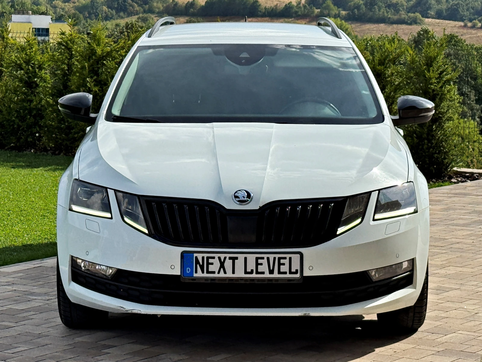 Skoda Octavia 2.0 TDI 150PS/DSG/FULL LED/DISTRONIC/ПОДГРЕВ, снимка 2 - Автомобили и джипове - 56245719