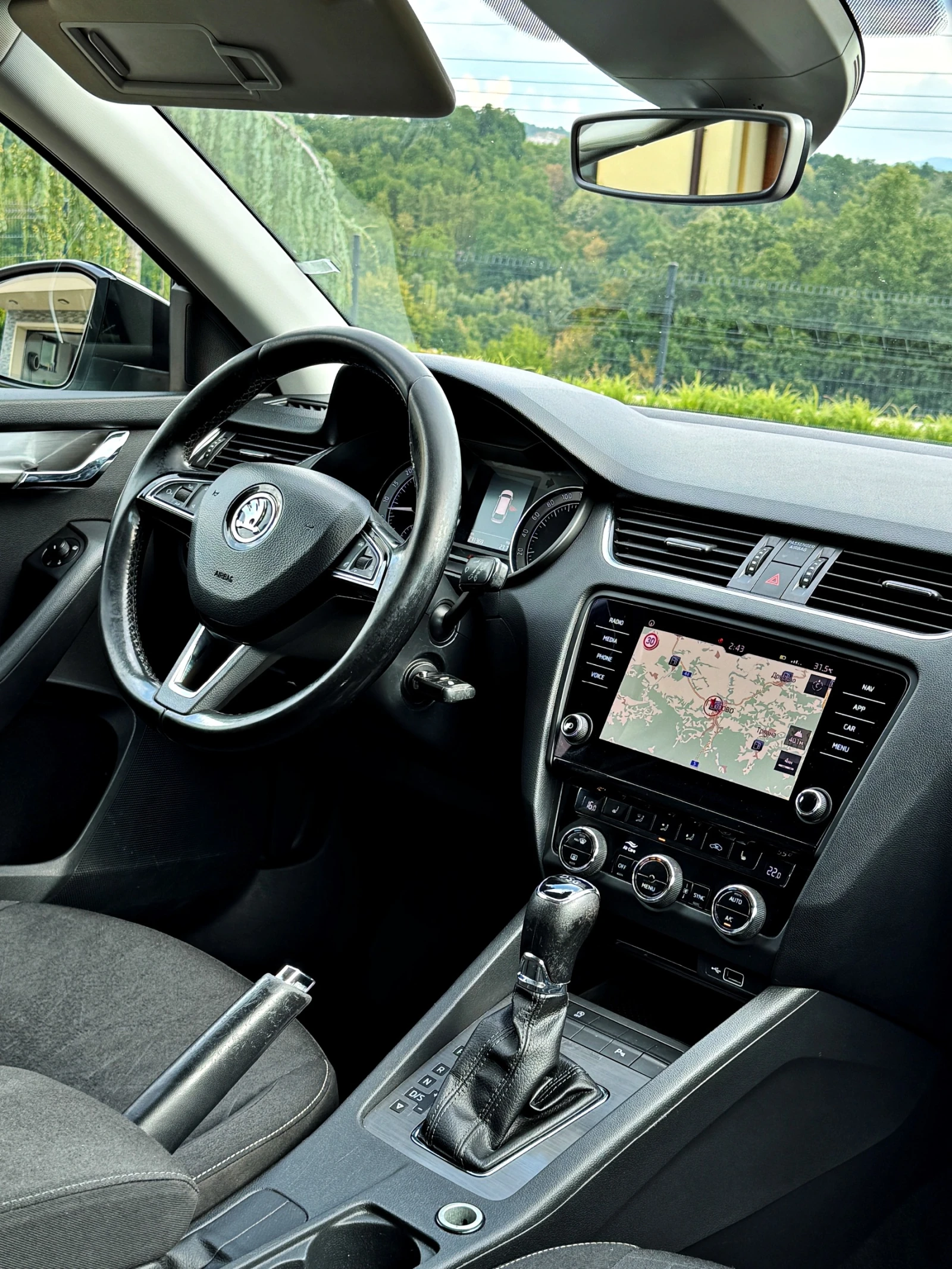 Skoda Octavia 2.0 TDI 150PS/DSG/FULL LED/DISTRONIC/ПОДГРЕВ, снимка 11 - Автомобили и джипове - 56245719