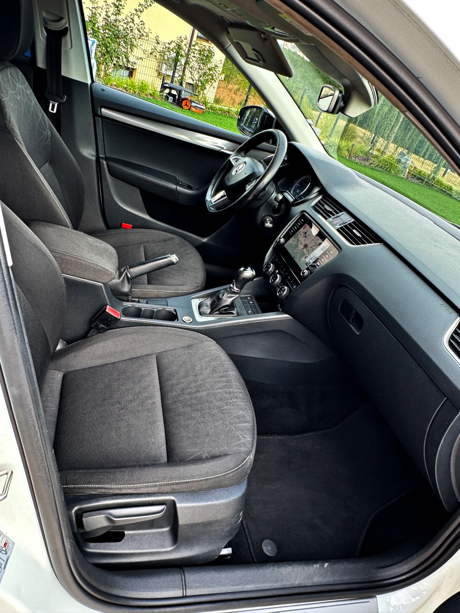 Skoda Octavia 2.0 TDI 150PS/DSG/FULL LED/DISTRONIC/ПОДГРЕВ, снимка 10 - Автомобили и джипове - 56245719
