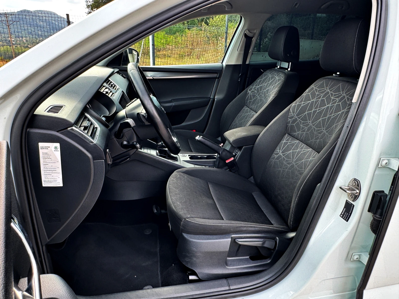 Skoda Octavia 2.0 TDI 150PS/DSG/FULL LED/DISTRONIC/ПОДГРЕВ, снимка 9 - Автомобили и джипове - 56245719