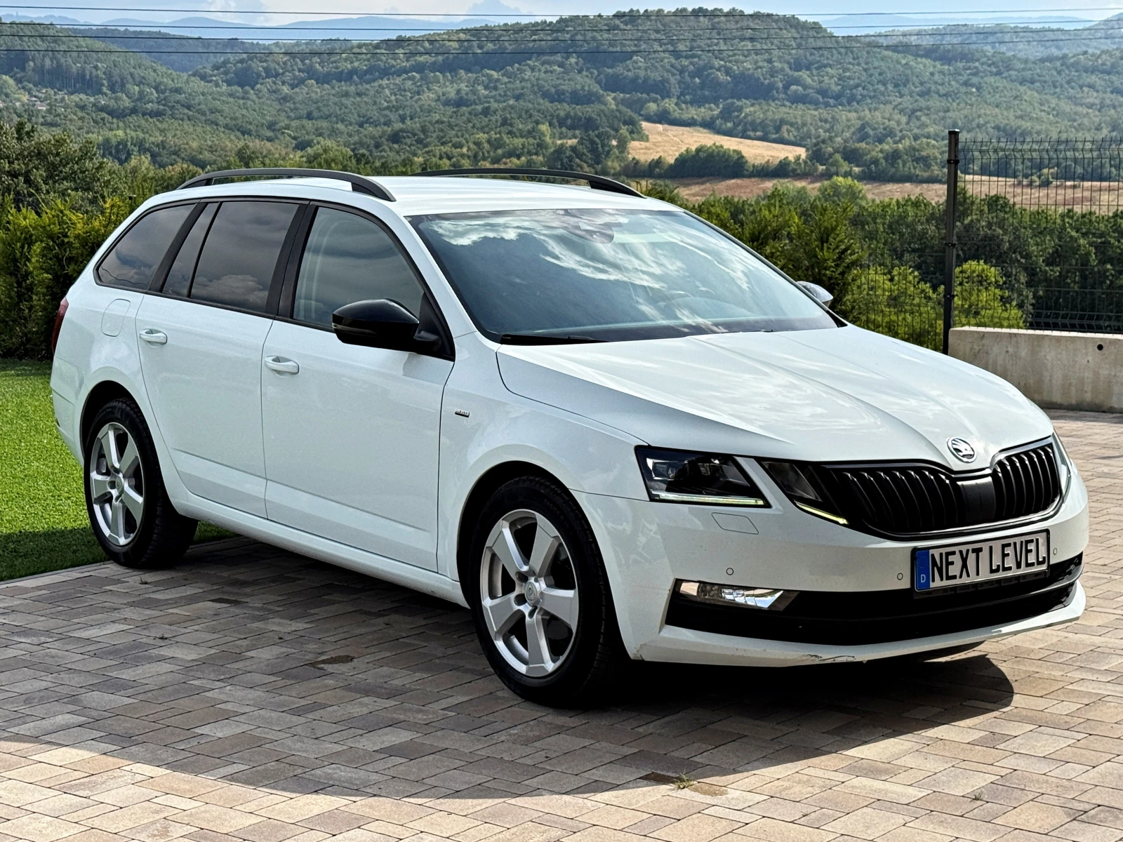 Skoda Octavia 2.0 TDI 150PS/DSG/FULL LED/DISTRONIC/ПОДГРЕВ, снимка 3 - Автомобили и джипове - 56245719