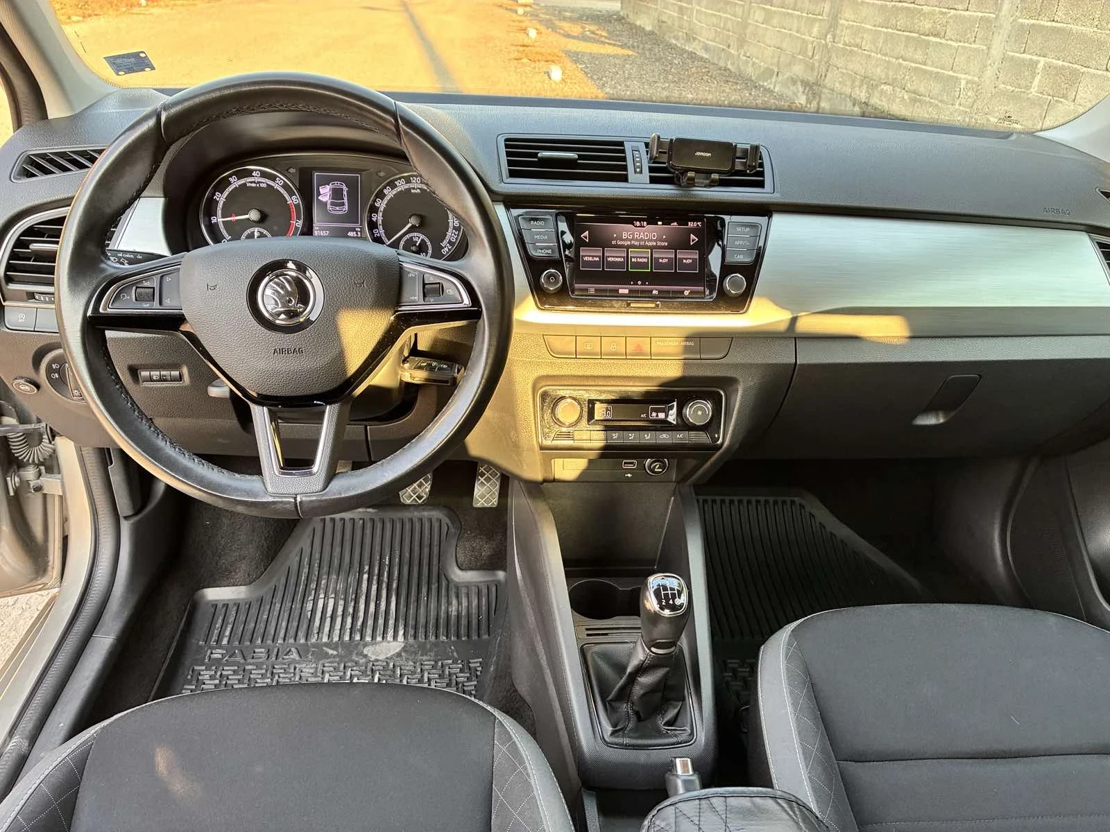 Skoda Fabia, снимка 12 - Автомобили и джипове - 56298952