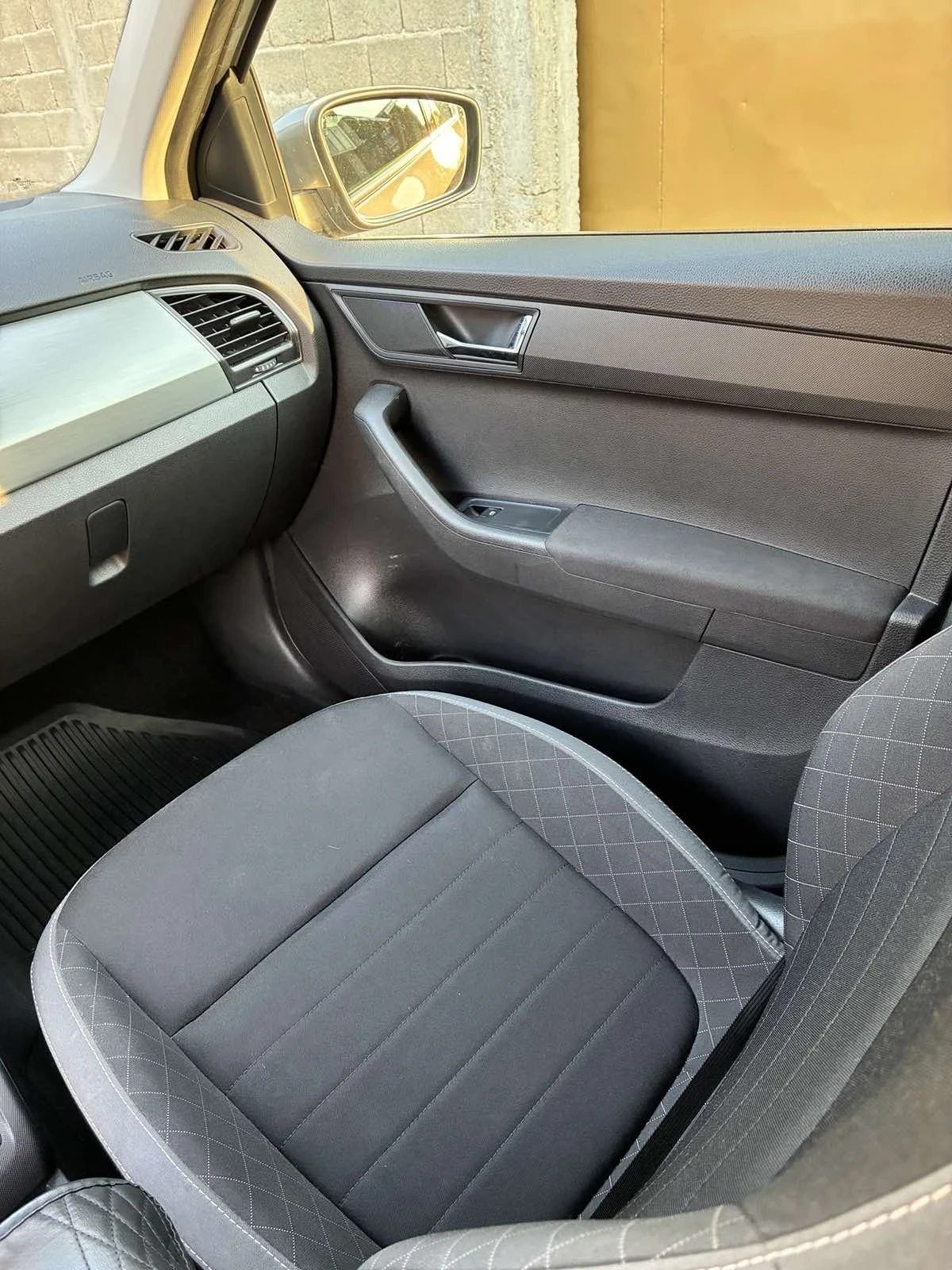 Skoda Fabia, снимка 10 - Автомобили и джипове - 56298952