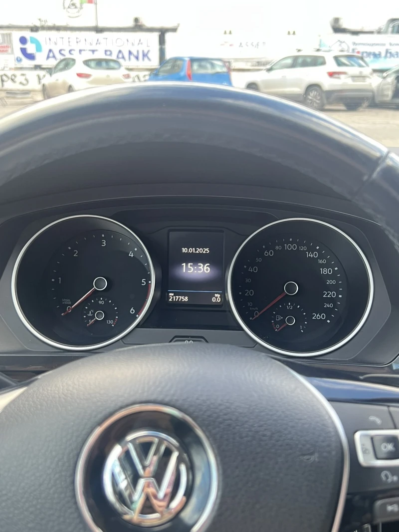 VW Tiguan, снимка 16 - Автомобили и джипове - 49210862