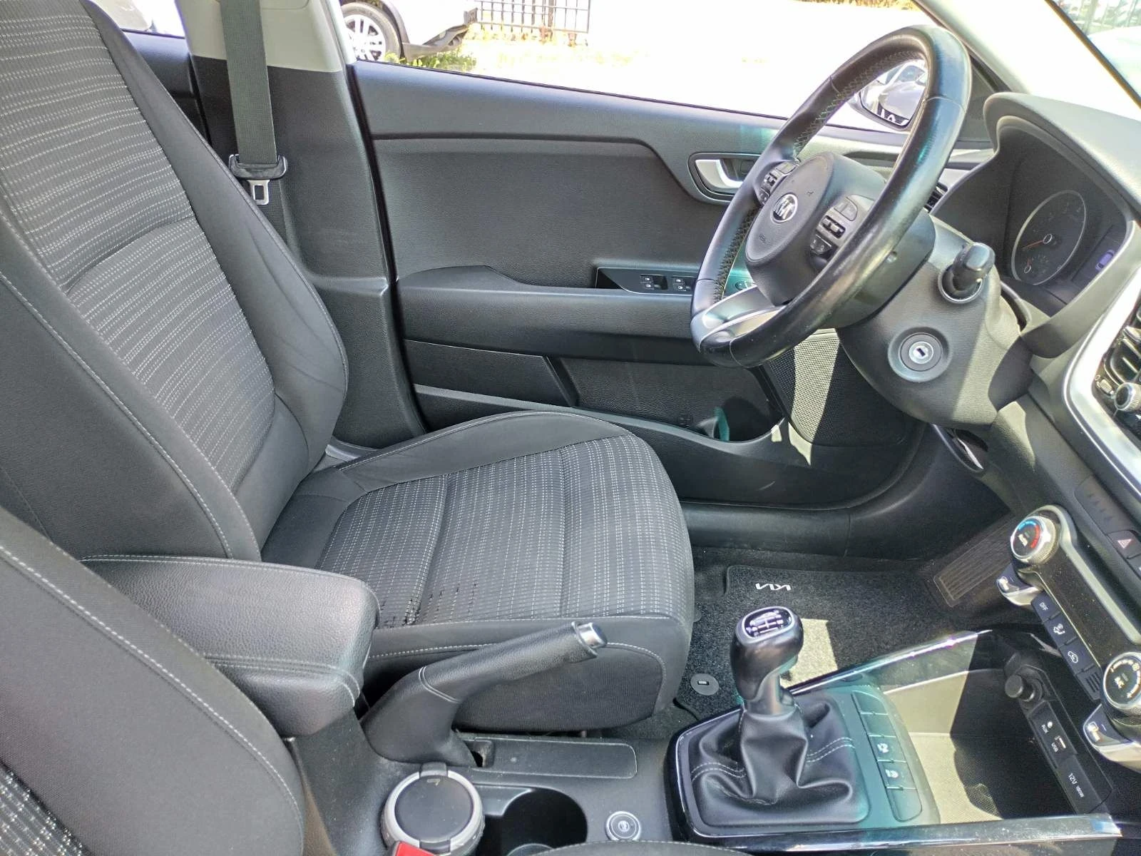 Kia Stonic 1.4i, Gpl, Euro 6D, снимка 11 - Автомобили и джипове - 55665747