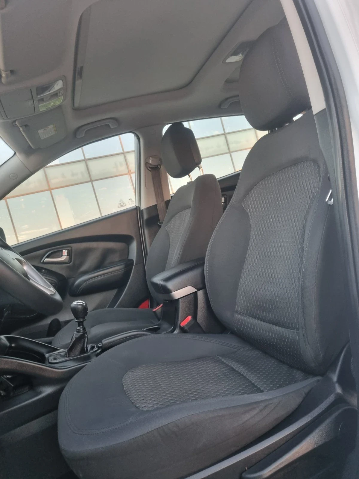 Hyundai IX35 2.0CRDI Панорама, снимка 10 - Автомобили и джипове - 55732061
