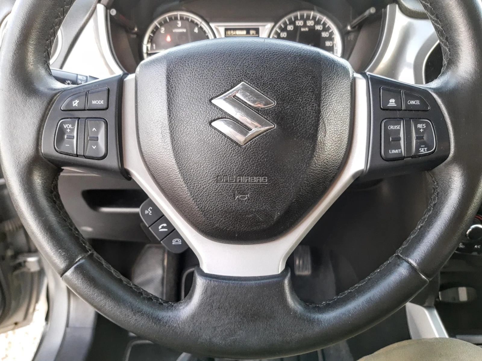 Suzuki Vitara   - АВТОМАТ, снимка 11 - Автомобили и джипове - 55950538