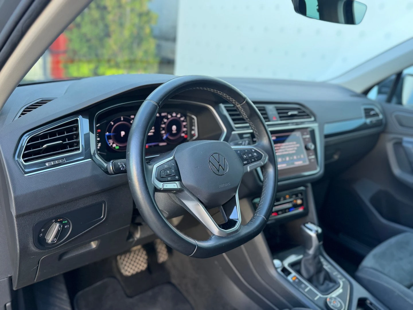 VW Tiguan, снимка 10 - Автомобили и джипове - 56420770