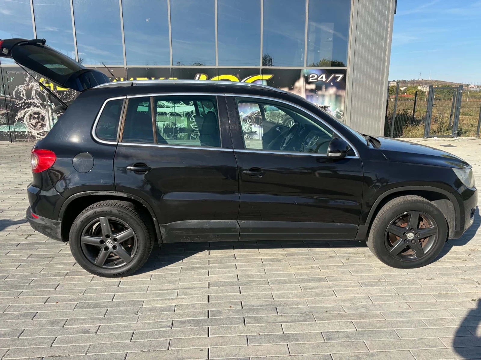 VW Tiguan 2.0 TDI, снимка 2 - Автомобили и джипове - 56636599
