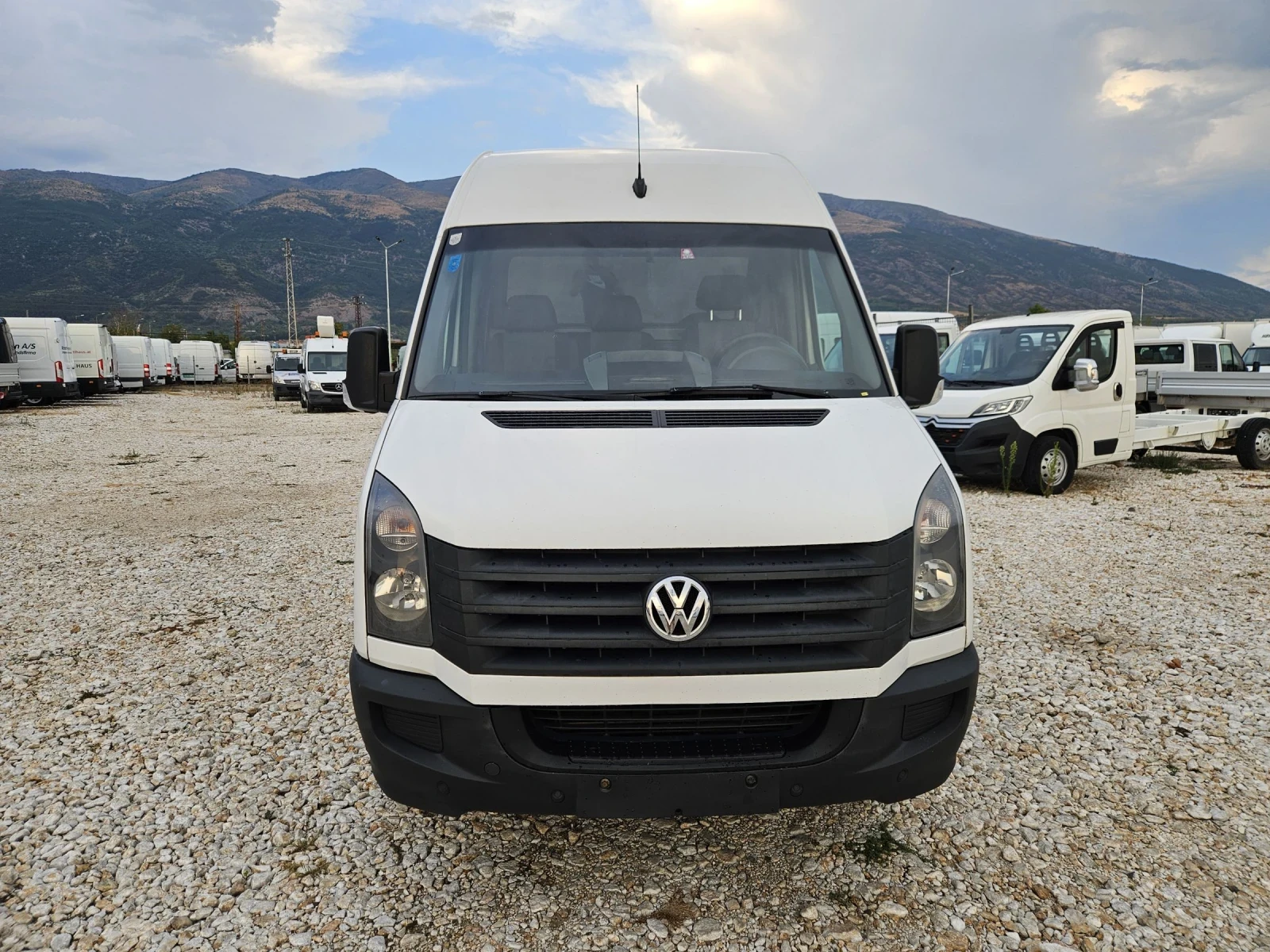 VW Crafter МАЛКО - изображение 10