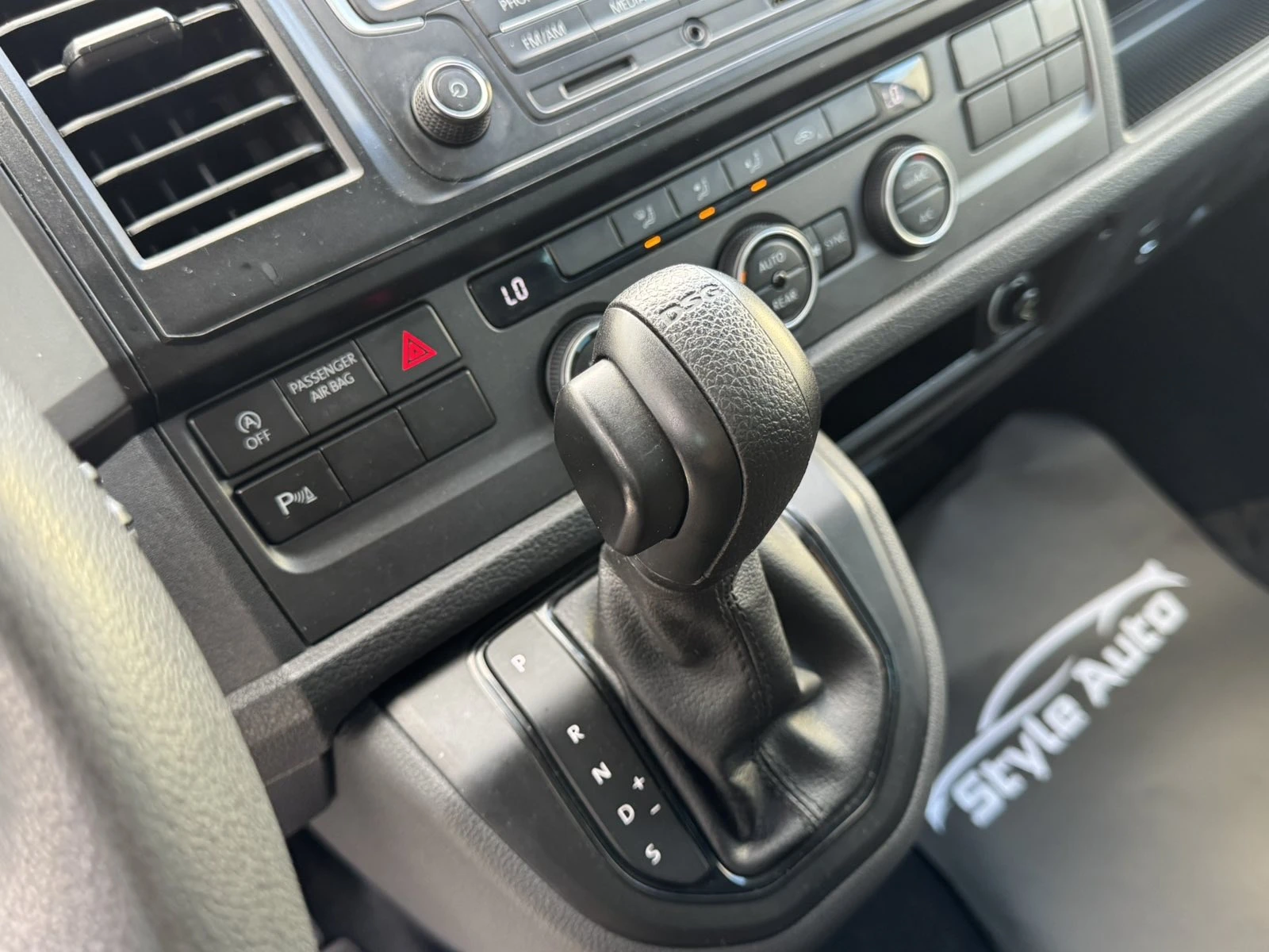VW Caravelle Comfortline L 2, O TDI 150 k.c 7DSG / 9 места, снимка 11 - Бусове и автобуси - 56336700