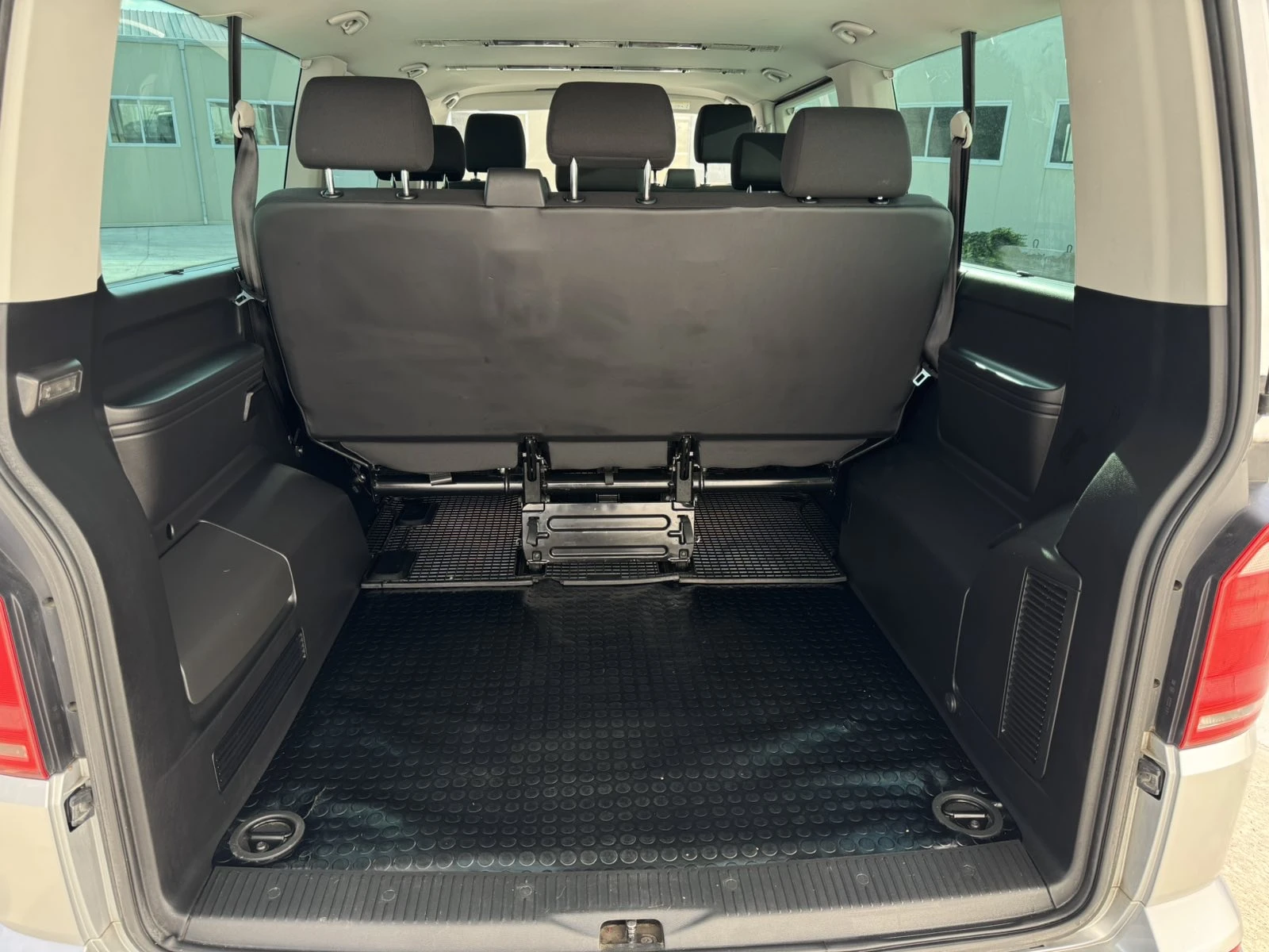 VW Caravelle Comfortline L 2, O TDI 150 k.c 7DSG / 9 места, снимка 15 - Бусове и автобуси - 56336700