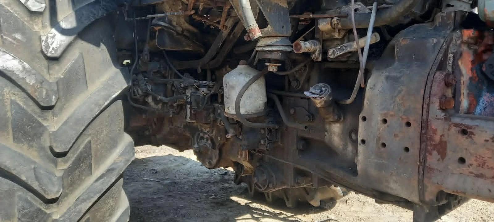 Трактор Беларус 1221, снимка 4 - Селскостопанска техника - 54382562