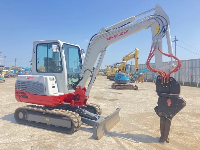 Багер Takeuchi TB235 * КЛИМАТИК * РОТАЦИОННА ХИДРАВЛИЧНА ЩИПКА * , снимка 2 - Индустриална техника - 55475121