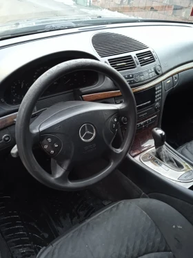 Mercedes-Benz E 270 Цял за части, снимка 5