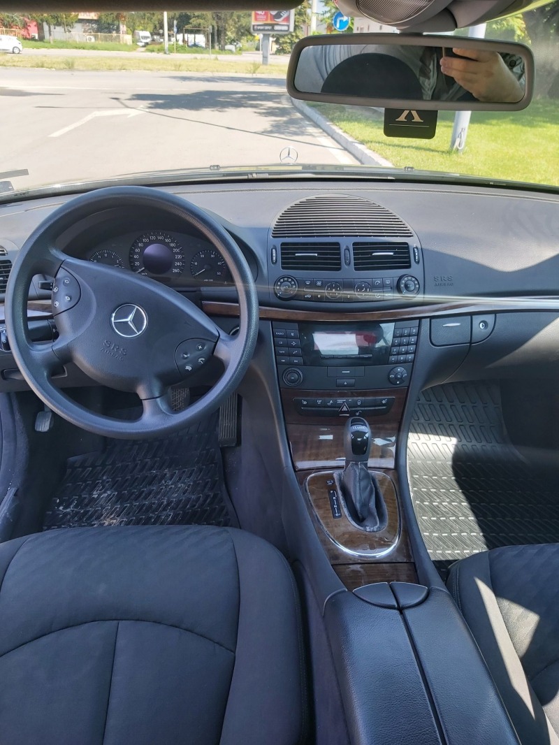 Mercedes-Benz E 200 2.2CDI, снимка 10 - Автомобили и джипове - 46090153