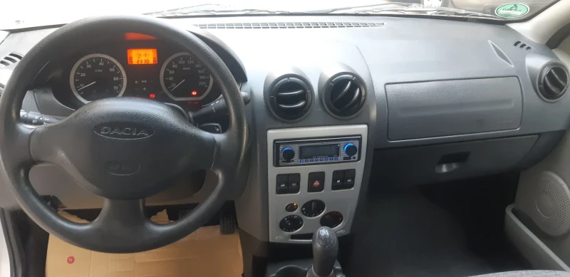 Dacia Logan 1.6 Бензин, 105 кс, Клима, снимка 12 - Автомобили и джипове - 47140871