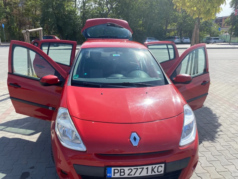 Renault Clio, снимка 2 - Автомобили и джипове - 47526269