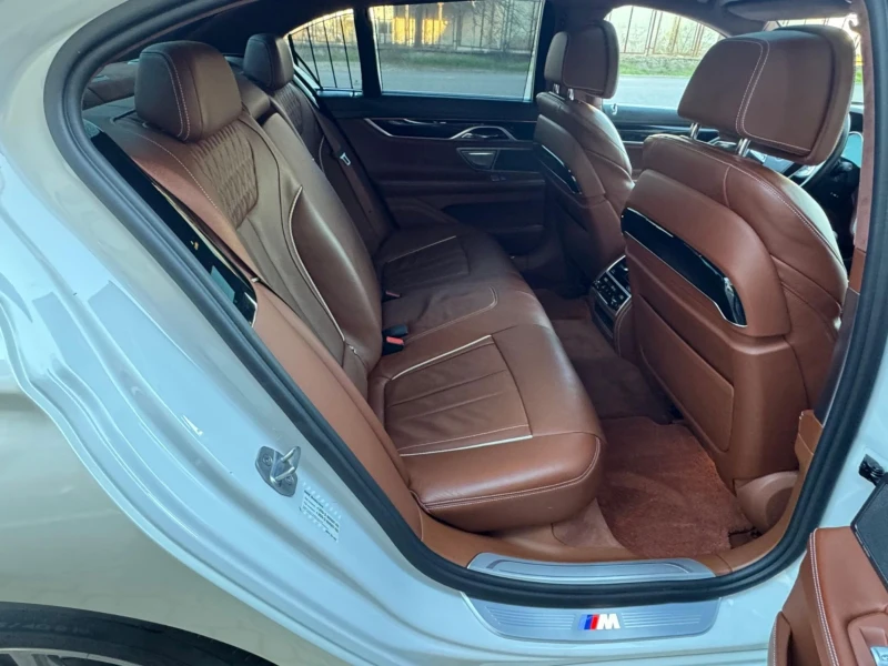 BMW 740 * 740XD* ПЪЛНА СЕРВИЗНА ИСТОРИЯ* INDIVIDUAL* NIGHT, снимка 13 - Автомобили и джипове - 52775083