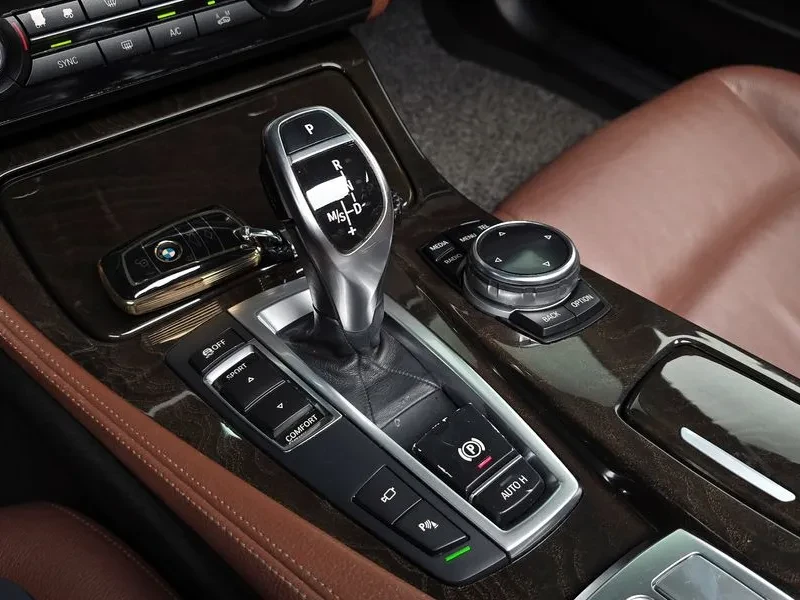 BMW 528 i, снимка 8 - Автомобили и джипове - 54591261