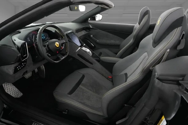 Ferrari Roma Spider = Brembo Carbon Ceramic Brakes = Гаранция, снимка 7 - Автомобили и джипове - 56254288