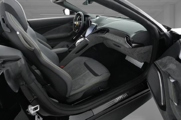 Ferrari Roma Spider = Brembo Carbon Ceramic Brakes = Гаранция, снимка 11 - Автомобили и джипове - 56254288