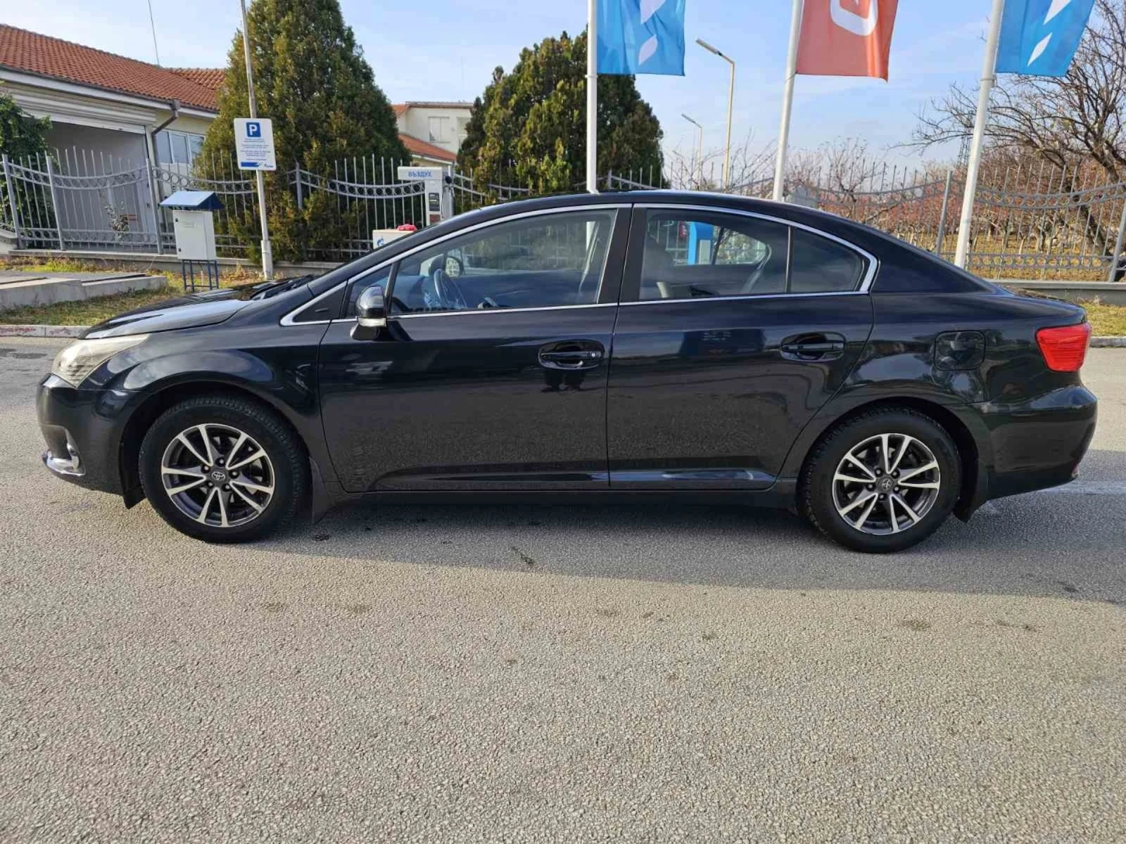 Toyota Avensis 1.8vvti/АВТОМАТ/НАВИГАЦИЯ/КАМЕРА/FACELIFT - изображение 3