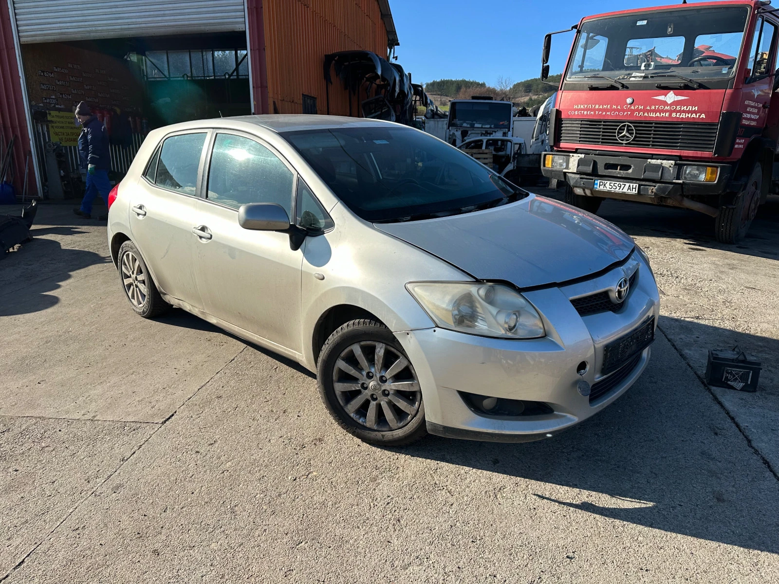 Toyota Auris 1.6 - изображение 2