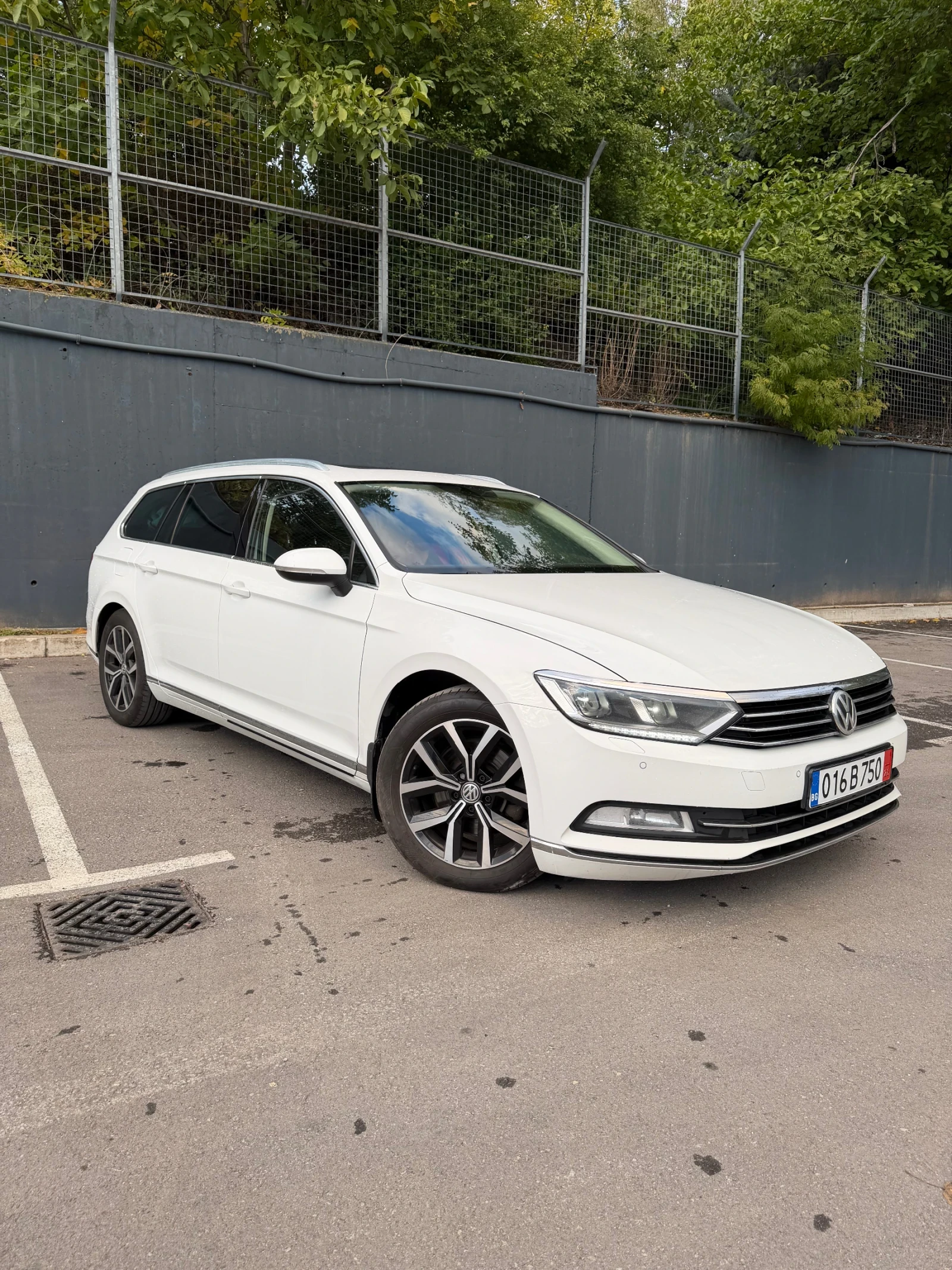 VW Passat 8 2.0TDI/190hp/HIGHLINE///DSG | Mobile.bg   1