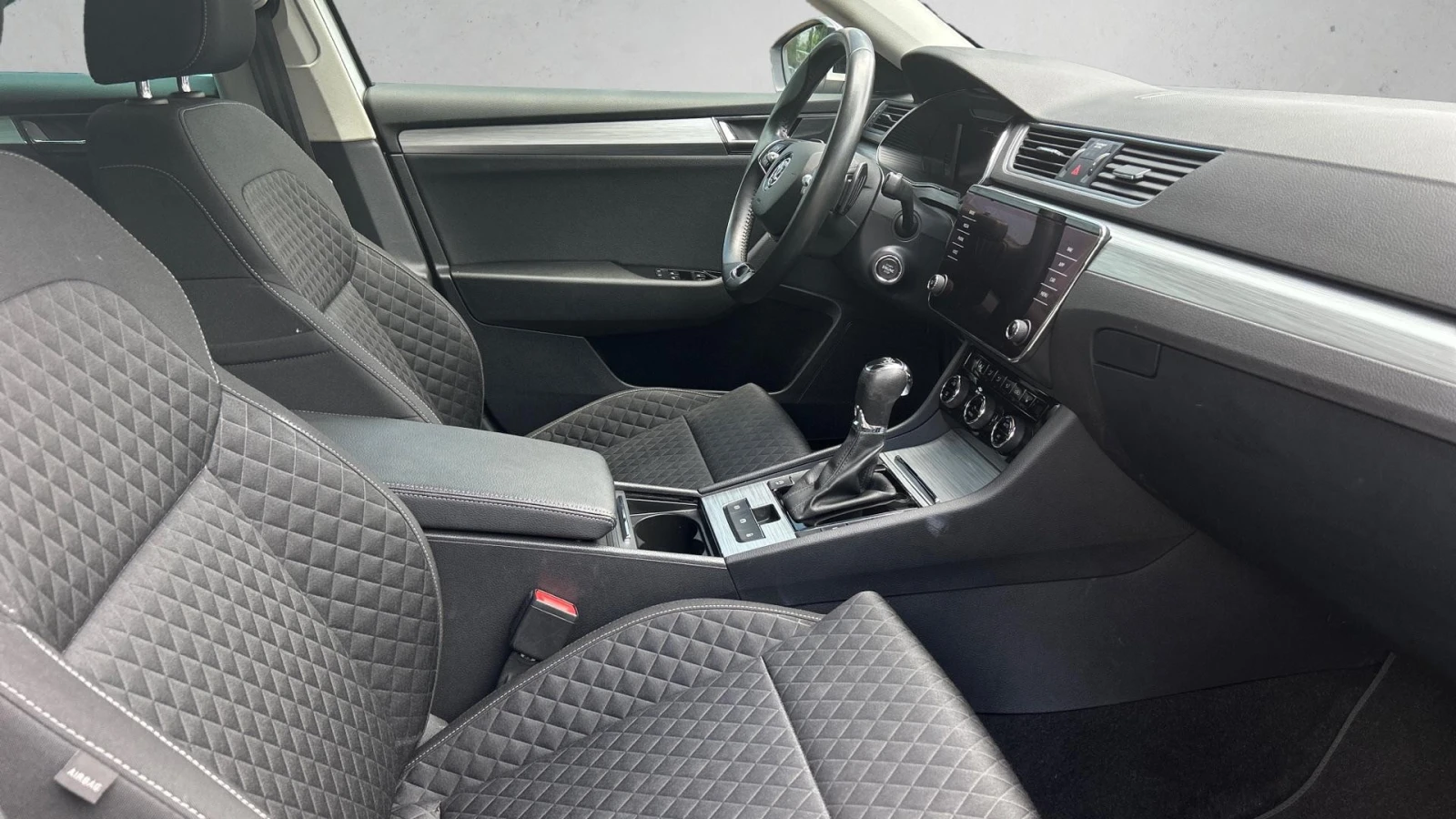 Skoda Superb 2.0 TDi DSG, Месечна вноска от 555 лв. - изображение 6