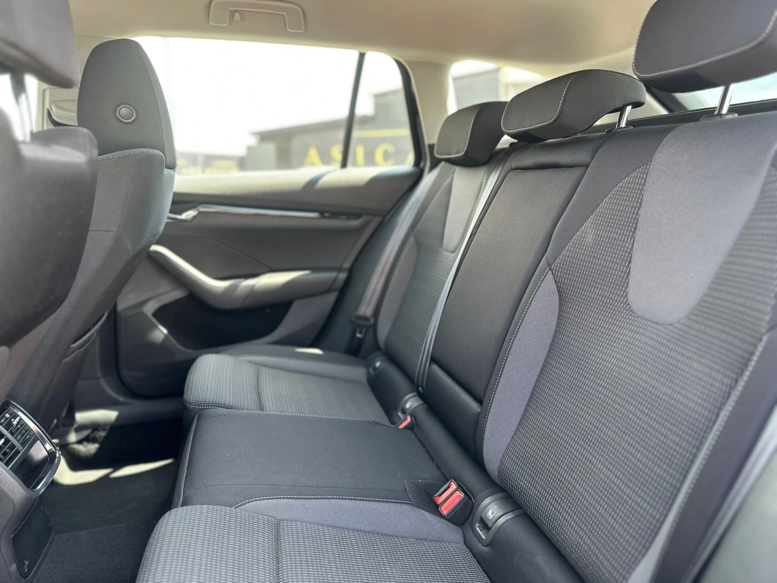 Skoda Octavia / 2.0 TDI / AMBITION / TOP /  - изображение 10
