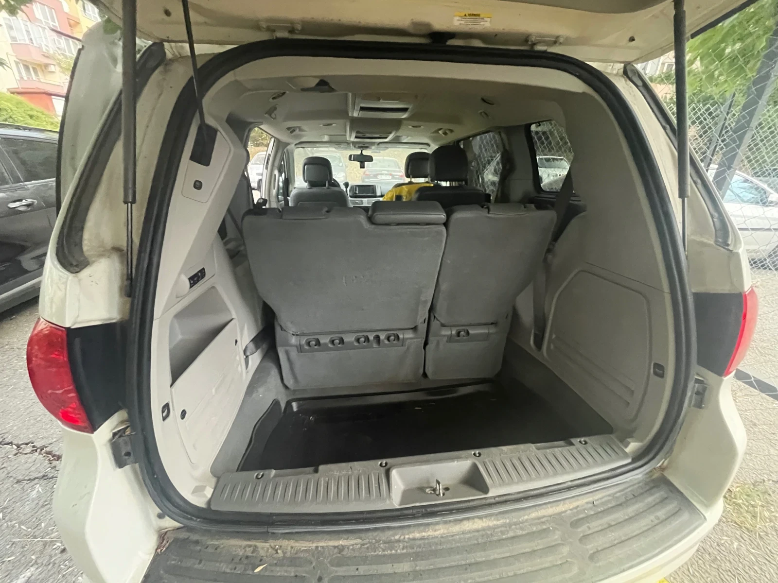 Chrysler Town and Country, снимка 12 - Автомобили и джипове - 53786287